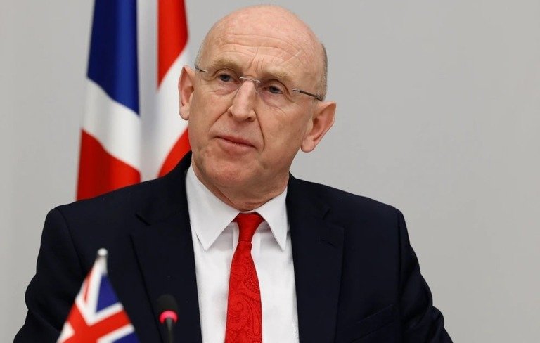 Ο Βρετανός υπουργός Αμυνας μεταβαίνει εκτάκτως στην Κύπρο