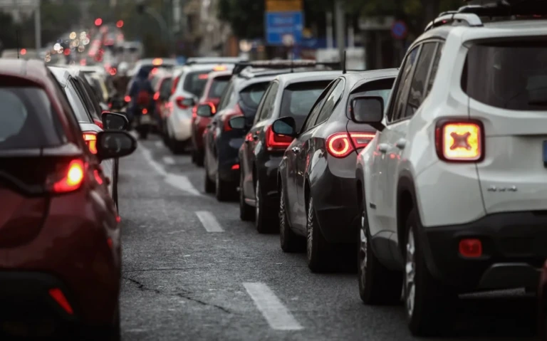 ΑΑΔΕ: Οφειλές και πρόστιμα 109,5 εκατ. ευρώ σε χιλιάδες ιδιοκτήτες ΙΧ που είναι ανασφάλιστα ή δεν έχουν καταβάλει τέλη κυκλοφορίας