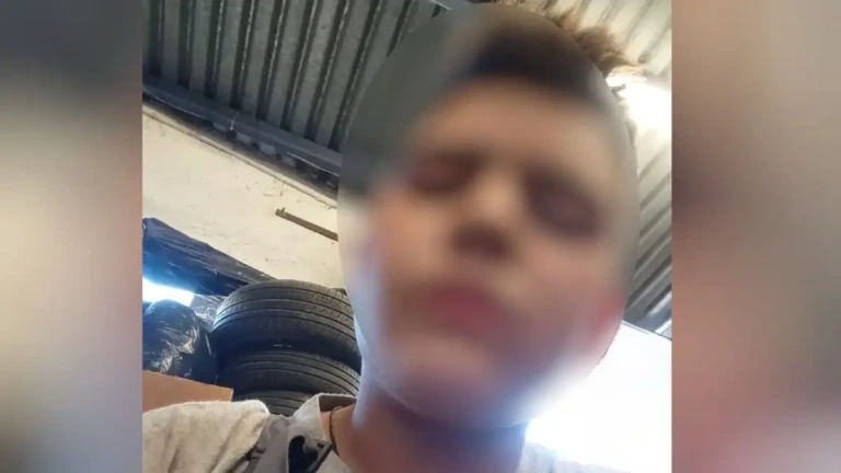 «Με τρυπούσε με κατσαβίδι και μου έκοψε το δάχτυλο», η συγκλονιστική απολογία του 17χρονου πατροκτόνου της Λέρου