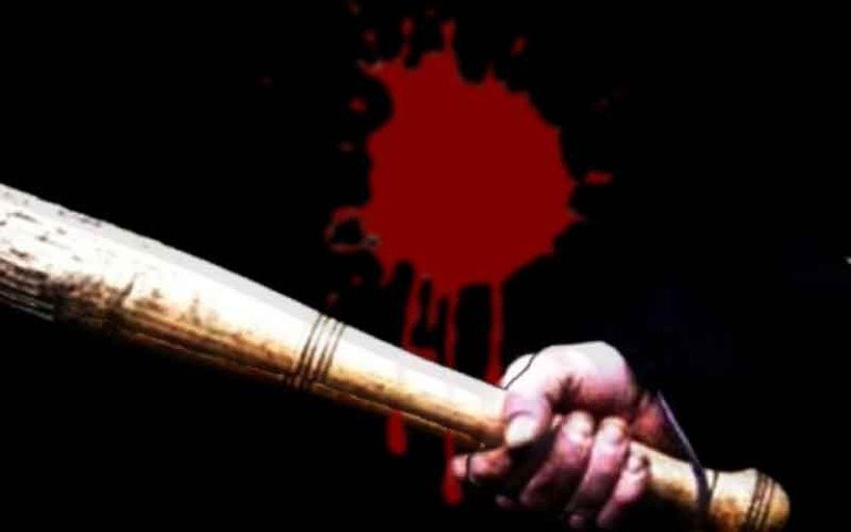 Άγρια επίθεση με ρόπαλα και κράνη στην Αγία Βαρβάρα σε 21χρονο Ρώσο από ομάδα 20 ατόμων