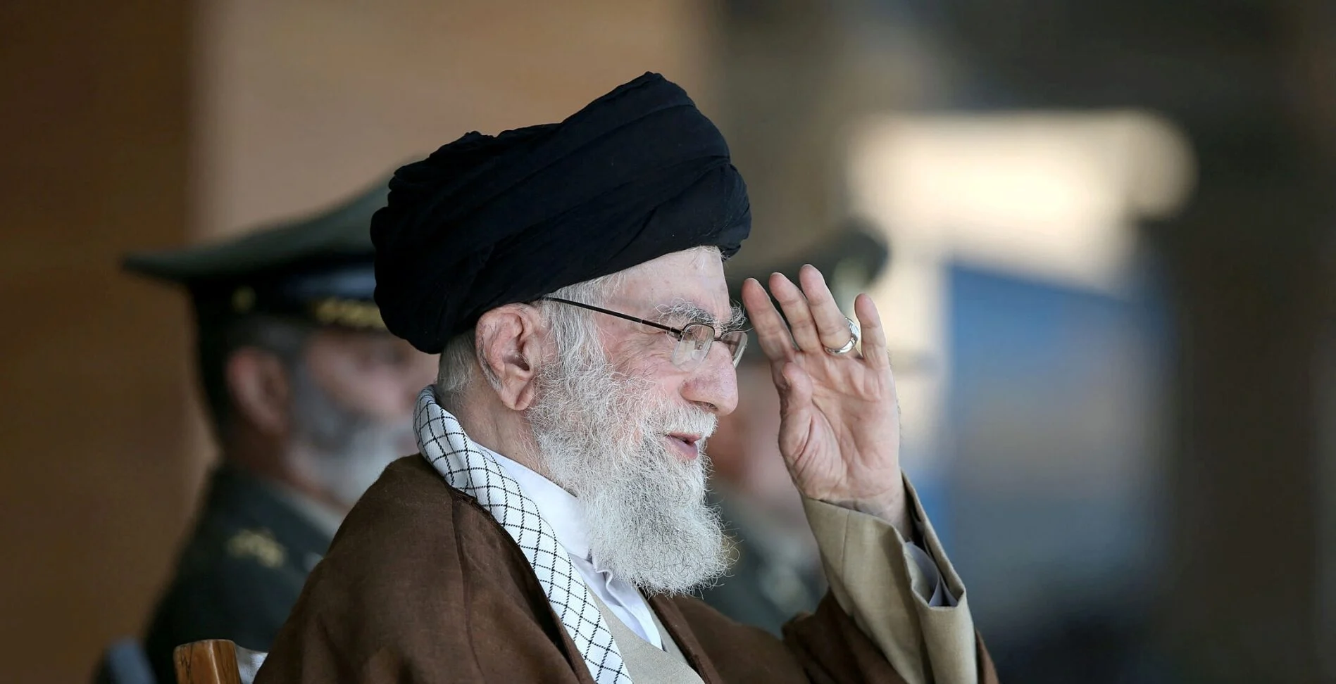 Θεωρίες κατασκοπίας μετά τον θάνατο Χαμενεΐ: Από μικροτσίπ σε εμφυτεύματα μέχρι χάκινγκ καμερών στην Τεχεράνη