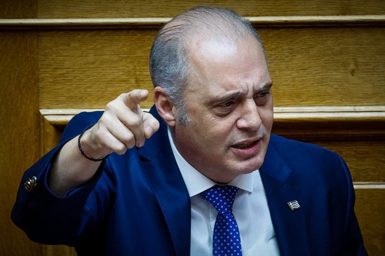 Επιστολή στον Κακλαμάνη απέστειλε ο Βελόπουλος για τον Φλώρο: Με αποκάλεσε «απατεώνα, σαχλαμάρα και καράφλα»