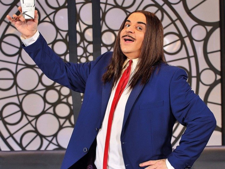 Οι μεγαλύτερες θεατρικές επιτυχίες του Μάρκου Σεφερλή στο Mega με το «Markos by Night»