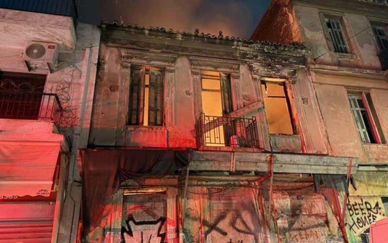 Μία νεκρή από φωτιά σε κτήριο στο κέντρο της Αθήνας