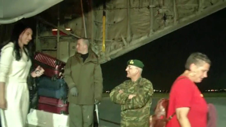 C-130 lands in Elefsina with 91 Greeks repatriated from Abu Dhabi