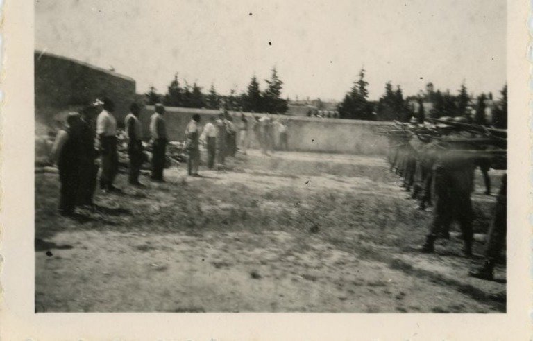 Παρουσιάστηκαν συγκλονιστικές φωτογραφίες από την εκτέλεση των 200 Ελλήνων στην Καισαριανή