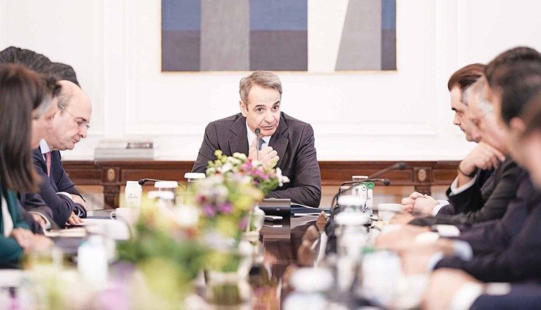 Αγέρωχες… παρόλες  της κυβέρνησης