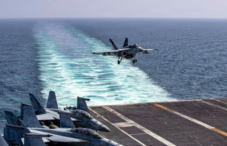 Η ιρανική τηλεόραση μετέδωσε ότι οι Φρουροί της Επανάστασης έπληξαν το αεροπλανοφόρο «Αβραάμ Λίνκολν»