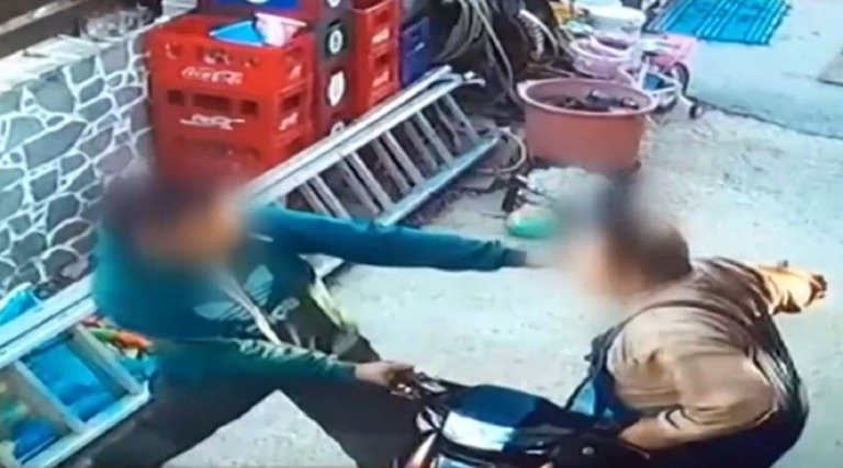 Λέρος: Καθημερινά έπεφτε θύμα ξυλοδαρμού από τον πατέρα του ο 17χρονος – «Το 2022 κινδύνευσε η ζωή του» – ΒΙΝΤΕΟ