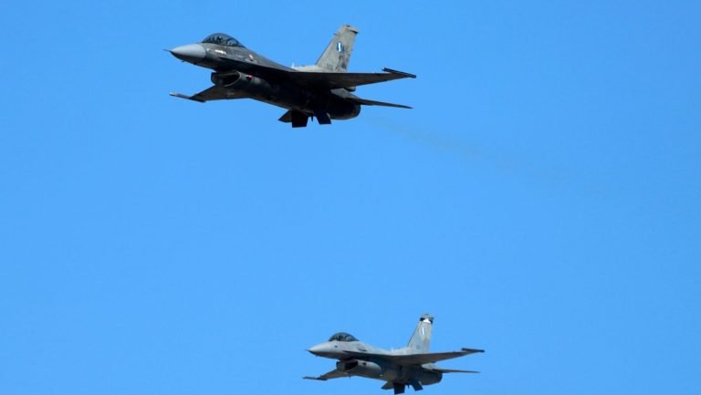 Αιγαίο: Μπαράζ τουρκικών παραβιάσεων – Τέσσερα F-16 στον ελλαδικό εναέριο χώρο