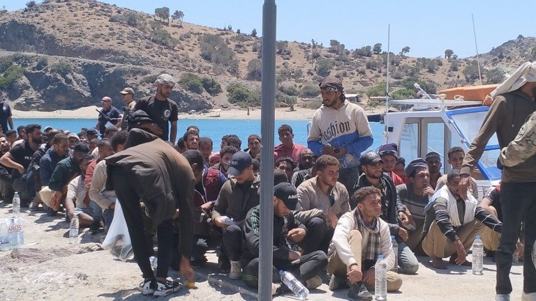 Some 200 migrants reach Crete from Africa in a day