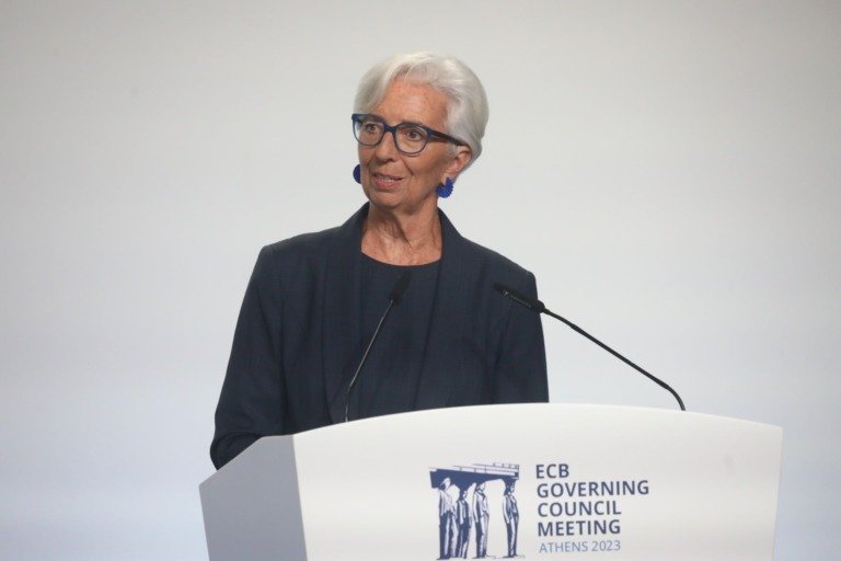 Λαγκάρντ: «Οι παγκόσμιες δυνάμεις πρέπει να συνεργαστούν»