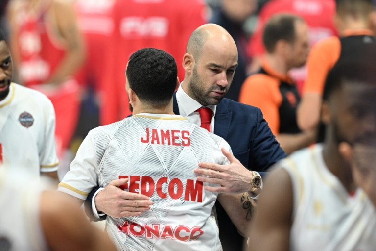 Μπάχαλο στη Μονακό και επεισόδιο μεταξύ Μάικ Τζέιμς και Έλι Οκόμπο μετά την ήττα από τη Φενέρμπαχτσε