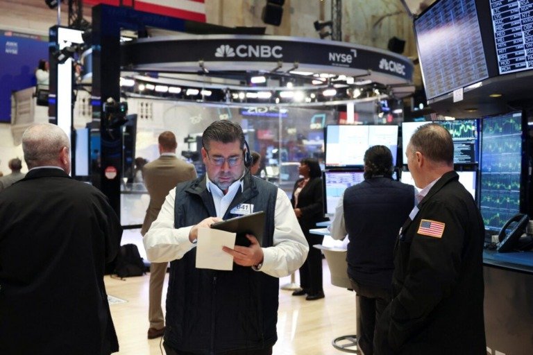 Wall Street: Πτώση σχεδόν 800 μονάδων για τον Dow υπό την πίεση των τιμών πετρελαίου