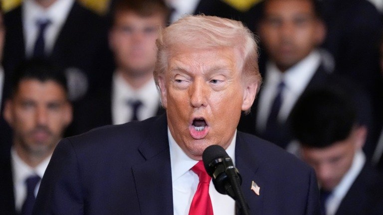 Ντόναλντ Τραμπ: Καταστρέφουμε τον εχθρό πολύ νωρίτερα από το χρονοδιάγραμμα – Κάλεσμα στους Ιρανούς διπλωμάτες να ζητήσουν άσυλο