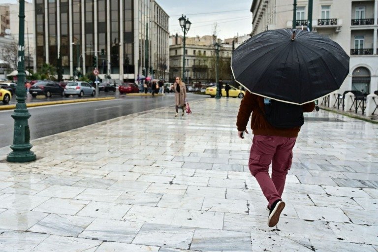 Επιδείνωση του καιρού με συννεφιά και βροχές σήμερα – Πού θα κυμανθεί ο υδράργυρος