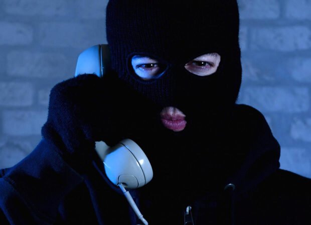 Εξιχνιάστηκε η απάτη με πρόσχημα τη ΔΕΗ και την αρπαγή 3.000 ευρώ από 77χρονη