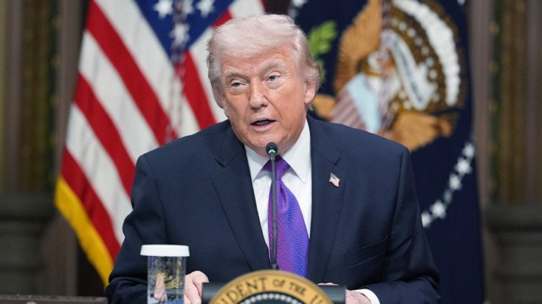 Τραμπ: Καμία συμφωνία με το Ιράν, μόνο παράδοση άνευ όρων και μετά θα επιλέξουμε τον νέο ηγέτη